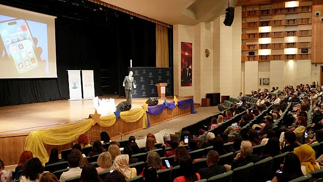 Muğla'da 'Eğitimde Yapay Zeka' konferansı