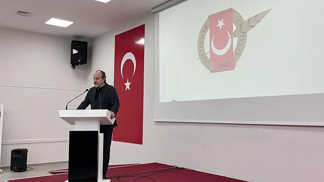 Muğla'da gazetecilik paneli: 'YouTube özgür ama riskli bir alan'