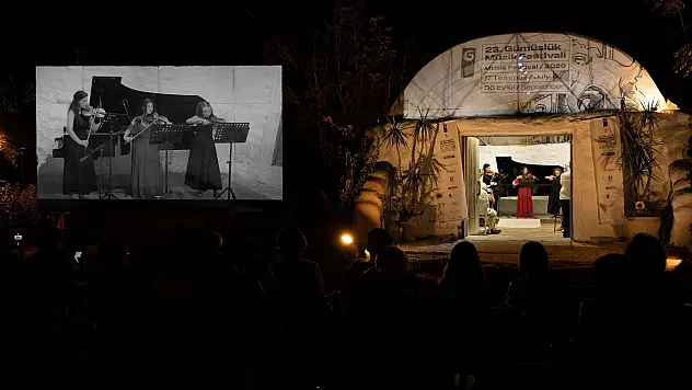 Muğla'da genç kemancılar 23. Gümüşlük Müzik Festivali kapsamında konser verdi