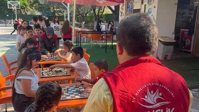 Muğla'da gönüllü gençlerden örnek farkındalık çalışması