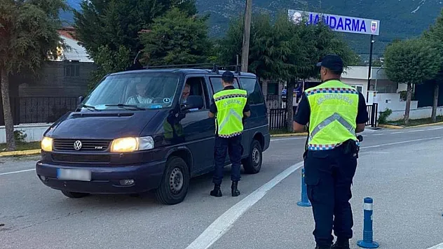Muğla'da Jandarma trafik denetimlerinde 45 sürücünün ehliyeti geri alındı