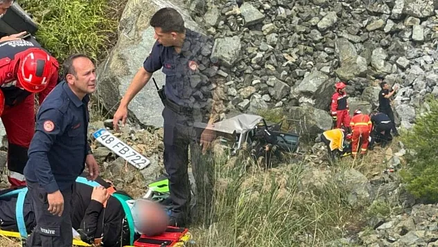 Muğla'da kontrolden çıkan otomobil, uçuruma yuvarlandı: 2 yaralı