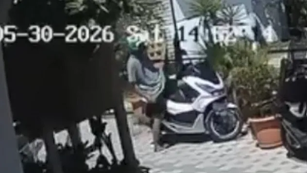 Muğla'da motosiklet hırsızlığı kameraya yansıdı