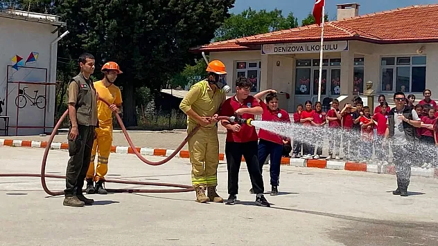 Muğla'da öğrencilere orman yangını tatbikatı yapıldı