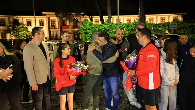 Muğla'da şampiyonlara görkemli karşılama