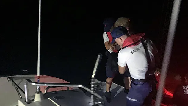 Muğla'da ticari yatta yaralanan vatandaşa tıbbi tahliye