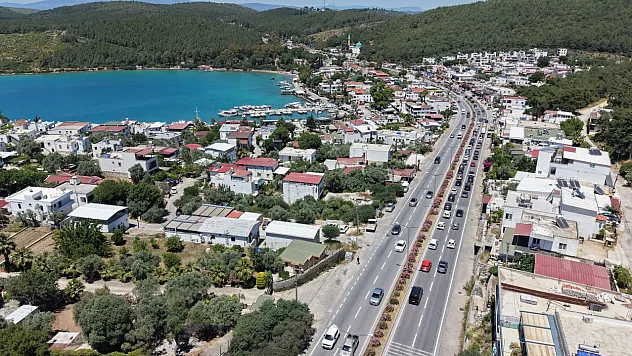 Muğla'daki kara yollarında tatilcilerin bayram dönüşü yoğunluğu sürüyor