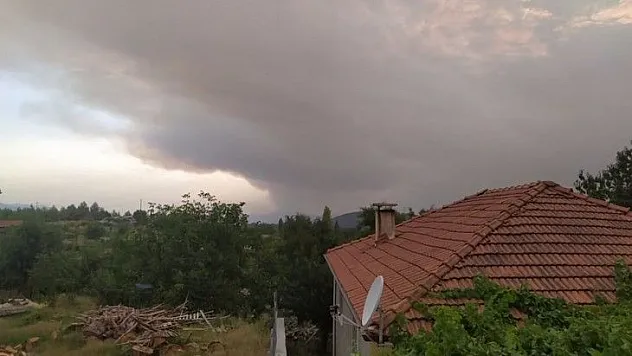 Muğla'daki yangının külleri Denizli ve ilçelerine ulaştı