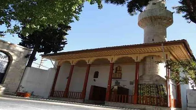 MUĞLA'NIN MENTEŞE İLÇESİNDE BULUNAN TARİHİ CAMİİ HER YIL ZİYARETÇİ AKININA UĞRUYOR