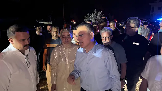 Muğla Valisi Akbıyık, Fethiye'de yangın bölgesinde incelemelerde bulundu