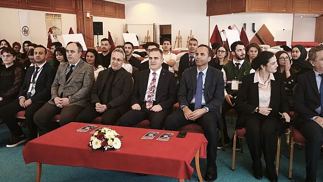 Muğla Valisi Akbıyık gençlerle çalıştayda buluştu
