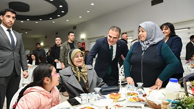 Muğla Valisi Akbıyık, şehit aileleri ve  gaziler ile iftar sofrasında buluştu