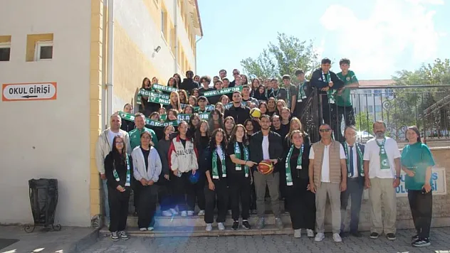 Muğlaspor oyuncuları, Turgut Reis Anadolu Lisesi'nde gençlerin sorularını yanıtladı