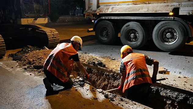 MUSKİ ekiplerinden gece mesaisi