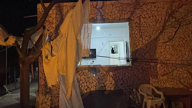 Müstakil evde doğal gaz patlaması, 2 yaralı