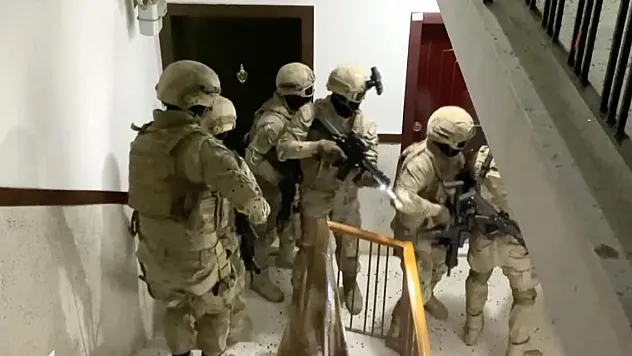 'Narkogüç-48' Operasyonunda 1 Ton Uyuşturucu Ele Geçirildi ve 242 Zehir Taciri Yakalandı