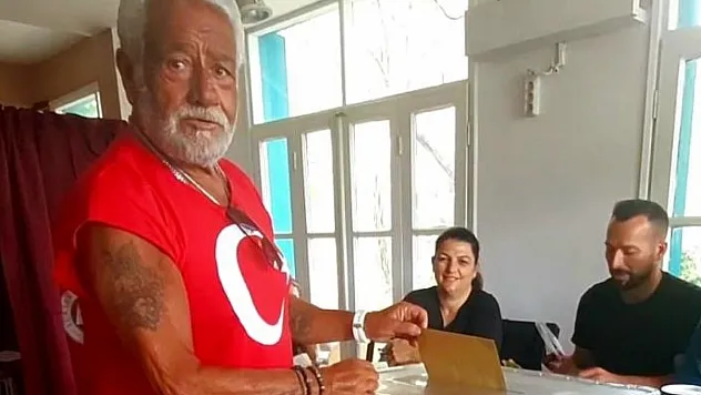 Nejat İşler ve Fedon oylarını Bodrum'da kullandı