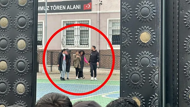 Öğrenciler kapanan okulda mahsur kaldı, seslerini böyle duyurdular