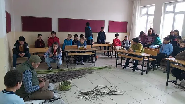 Öğrenciler sepet örme sanatını öğrendi