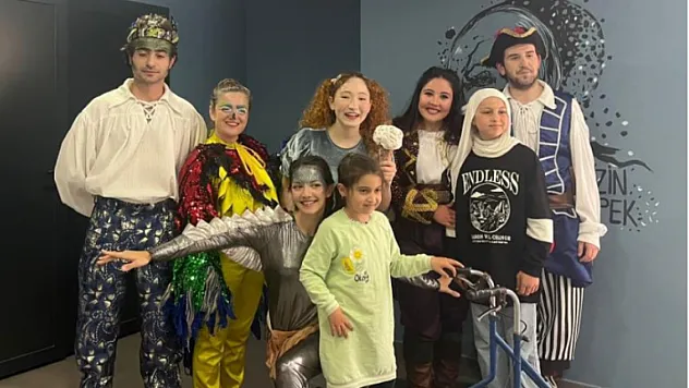 Öğrenciler Sihirli Gemi'yi izledi