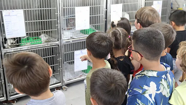 Öğrencilerden Bakımevi Ziyareti