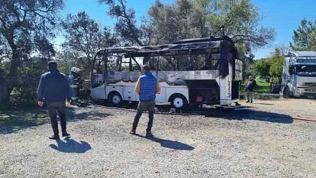 OKUL SERVİSİ ALEV ALEV YANDI