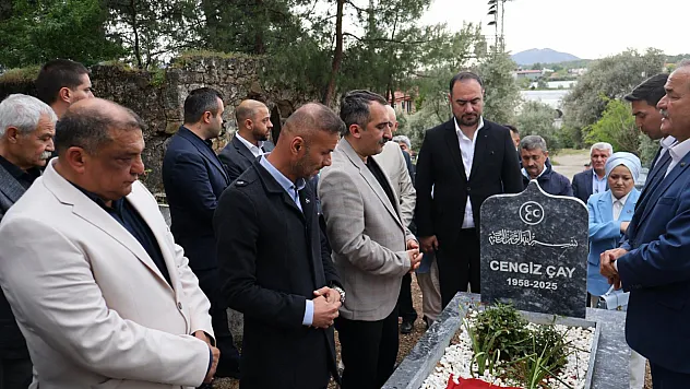 Oltulu, Merhum Cengiz Çay'ı Kabri Başında Andı