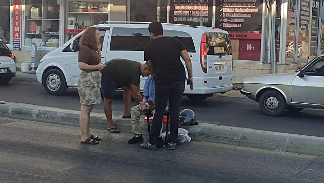 Ölüdeniz Caddesi'nde Motosiklet Yayaya Çarptı
