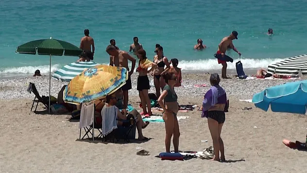 Ölüdeniz'de canlılık sürüyor