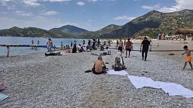 Ölüdeniz'de Yaz Havası: Belcekız Plajı'nda Yoğunluk Oluştu