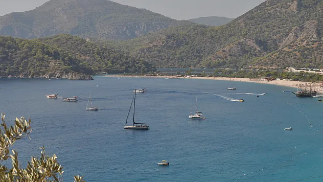 Ölüdeniz, manzarasıyla büyülüyor