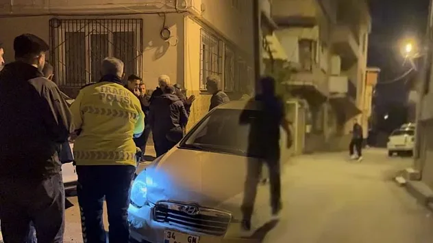 Önce otomobille kovaladı, kaza yaptırdı... Kaldırım taşıyla peşine düştü