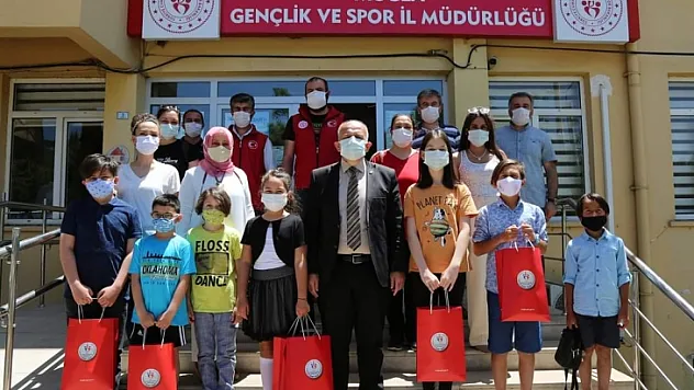 Online yarışmalarda dereceye giren öğrenciler ödüllerini aldı