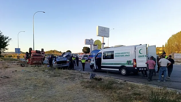 Orman yangınından dönen arazöz otomobille çarpıştı: 1 ölü, 4 yaralı