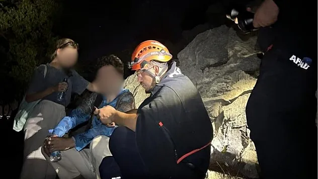 Ormanlık arazide kaybolan 2 Rus turisti AFAD ekipleri kurtardı