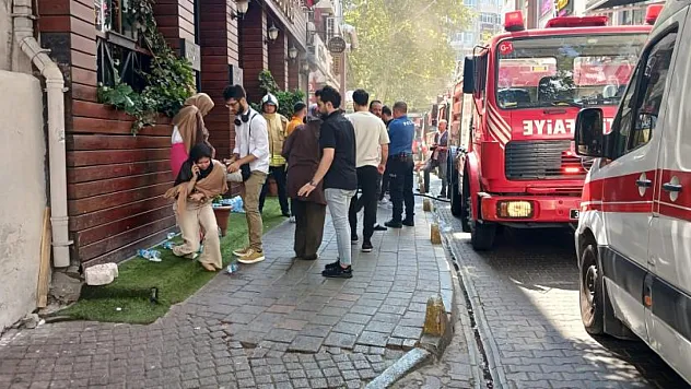 Otel yangınında mahsur kalan 6 kişi kurtarıldı