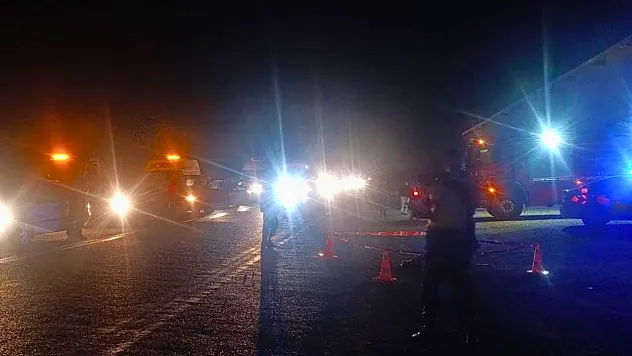 Otobüsten inip yolun karşısına geçmeye çalışan aileye panelvan çarptı: 2 ölü, 2 yaralı