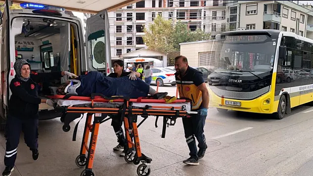Otobüsün çarpmasıyla ağır yaralanan kadın, hayat mücadelesini kaybetti