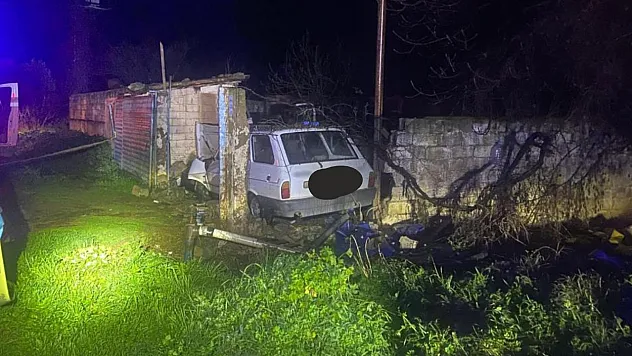 Otomobil bahçe duvarına çarptı: 1 ölü