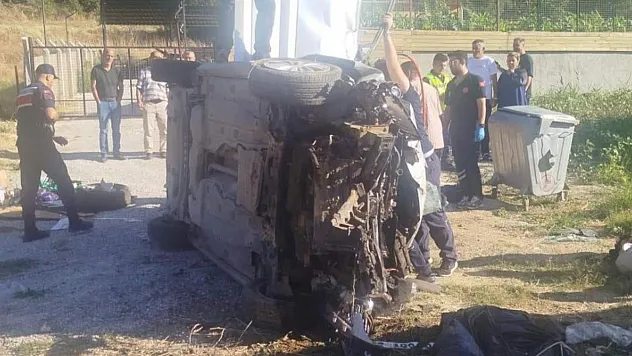 Otomobil Devrildi: Aynı Aileden 1 Kişi Hayatını Kaybetti