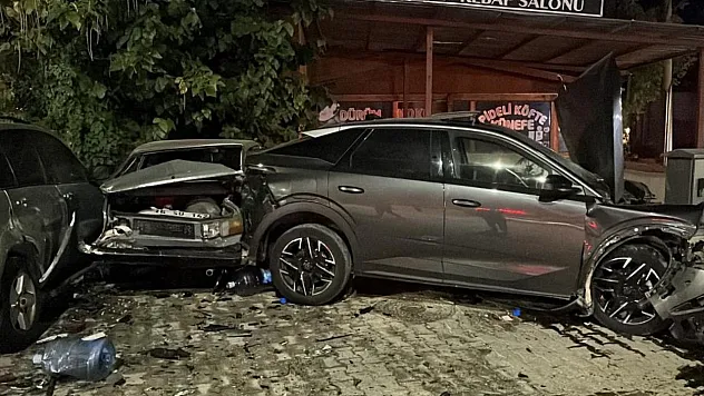 Otomobil ile jip çarpıştı: 2 güvenlik görevlisi hayatını kaybetti