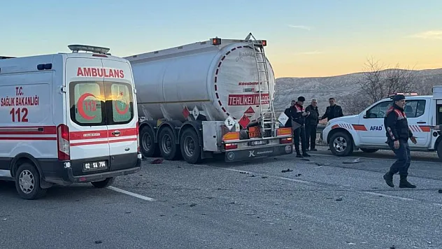 Otomobil ile yakıt tanker çarpıştı: 3 ölü, 4 yaralı