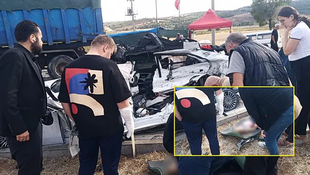 Otomobil Kamyonun Altına Girdi: Anne ve Kızı Hayatını Kaybetti