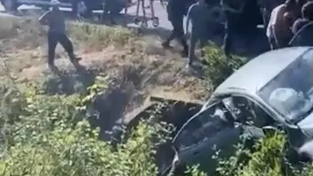 Otomobil menfeze uçtu: Anne ile kızı hayatını kaybetti, sürücü yaralandı