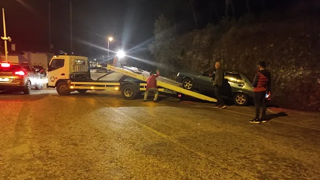 Otomobil şarampole yuvarlandı