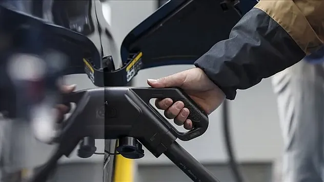 Otomobilde dizel ve LPG'nin payı azalırken hibrit ve elektrikliye ilgi artıyor