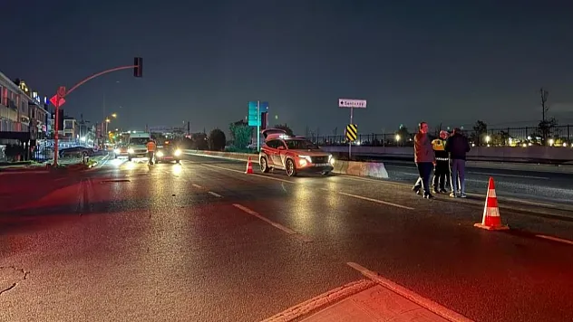 Otomobile arkadan çarpan motosiklet sürücüsü hayatını kaybetti