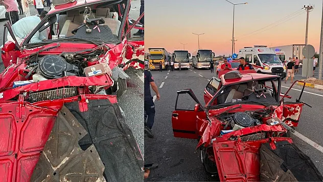 Otomobiller çarpıştı: 2 ölü, 3 ağır yaralı