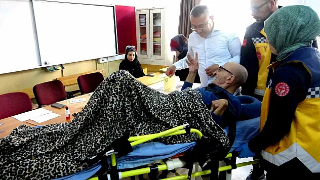 Oy kullanmaya sedye ile getirildi