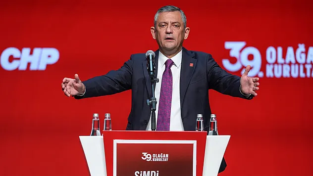 Özgür Özel'den Tarihi Açıklama: CHP Grup Kürsüsüne Veda Etti, Yeni Parti Kuracaklarını Duyurdu